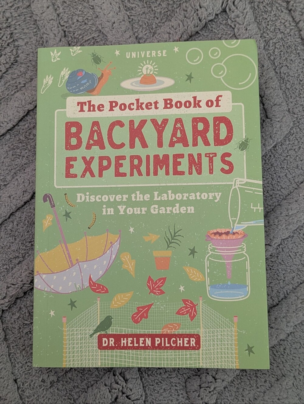NWT - Backyard Experiments Pocket Book by Dr. Helen Pilcher